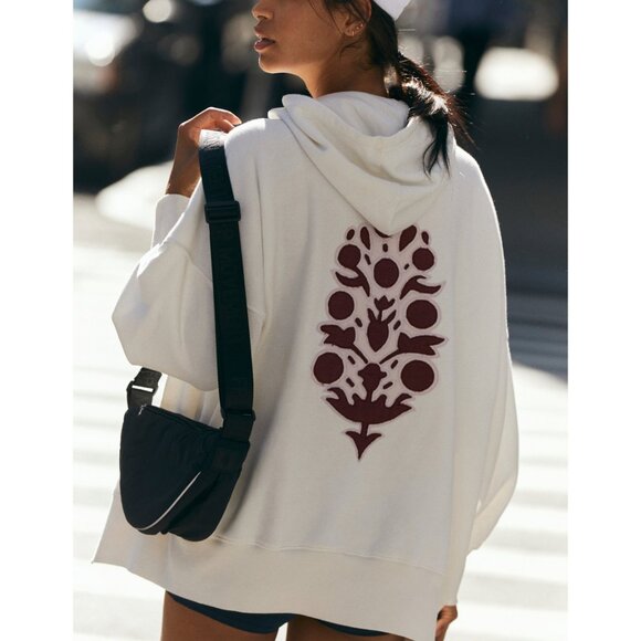 🆕 FP MOVEMENT Sprint To The Finish Logo Hoodie / Ivory Sour Cherry - Picture 1 of 9